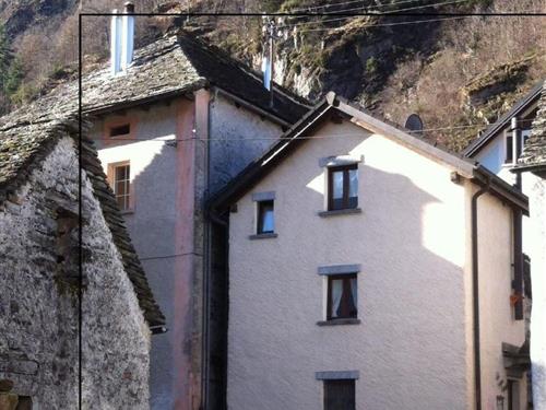 Sommerhus - 2 personer -  - Aurigeno - 6677