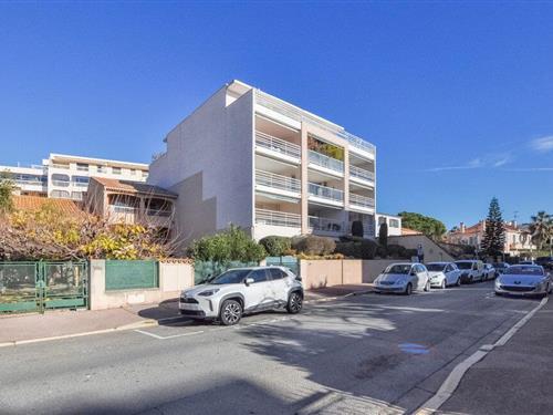 Holiday apartment - 2 persons -  - rue aviateurs Priol-Laport - 83600 - Fréjus