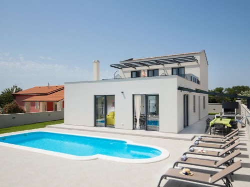 Holiday home - 8 persons -  - Orban - 52100 - Pula
