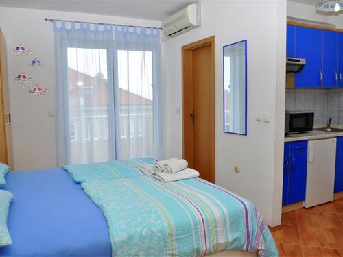 Holiday Home/Apartment - 3 persons -  - Makarska - 21300 - Makarska