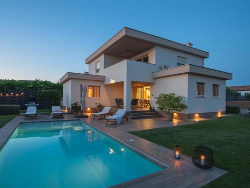 Holiday home - 6 persons -  - Bunarska cesta br. - 52100 - Pula