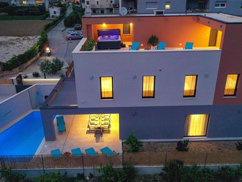 Holiday home - 8 persons -  - Betanija - 21220 - Trogir