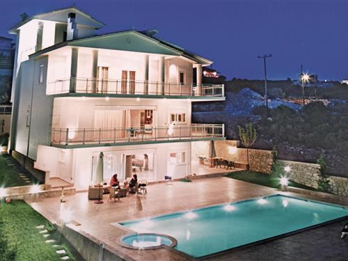 Holiday home - 12 persons -  - Street no. 75, House no. - 35001 - Theologos