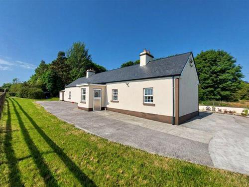 Holiday home - 6 persons -  - F45K068 - Castlerea