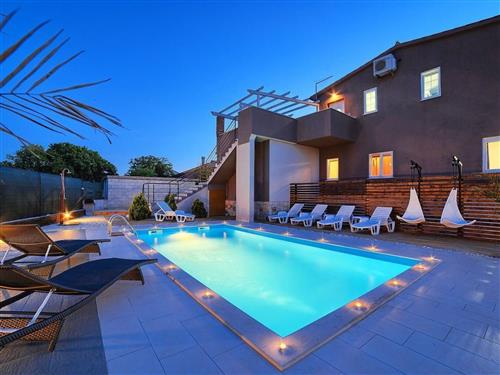 Holiday home - 12 persons -  - Pula - 52100