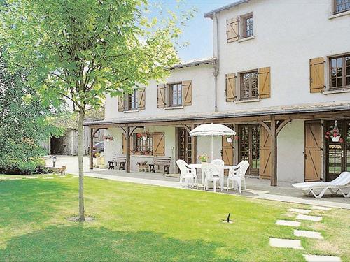 Holiday home - 10 persons -  - Rue des Grand Ormeaux - 79100 - Louzy