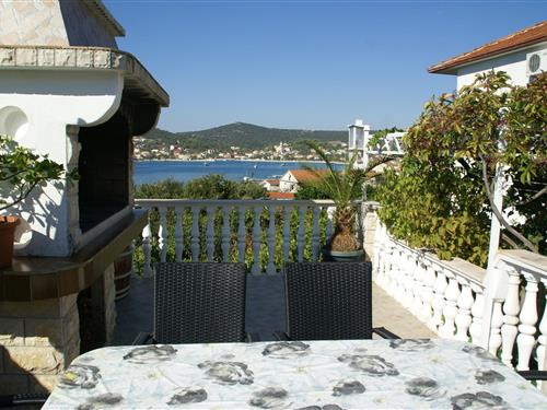 Holiday Home/Apartment - 6 persons -  - 21226 - Vinisce