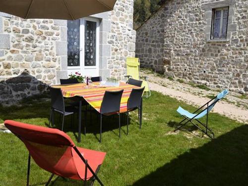 Ferienhaus - 8 Personen -  - 48140 - St Leger Du Malzieu