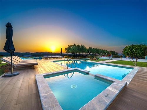 Sommerhus - 13 personer -  - Agia Marina - 73100