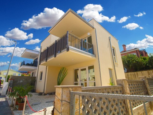 Holiday home - 6 persons -  - 52203 - Medulin