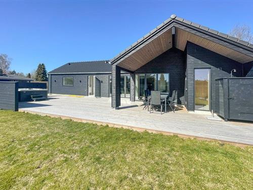 Fritidshus - 10 personer -  - Bynkevej - Marielyst - 4873 - Væggerløse