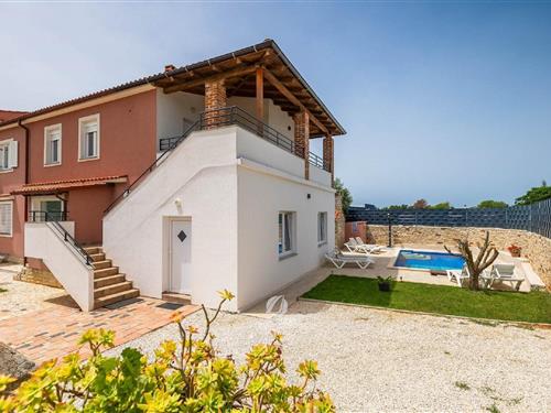 Holiday home - 8 persons -  - 52100 - Pula