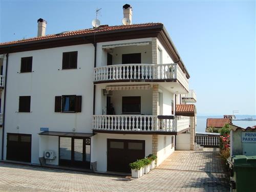 Holiday Home/Apartment - 4 persons -  - Riva Zapad - 52475 - Savudrija