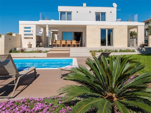 Holiday home - 8 persons -  - Kamenarska - 22202 - Primošten