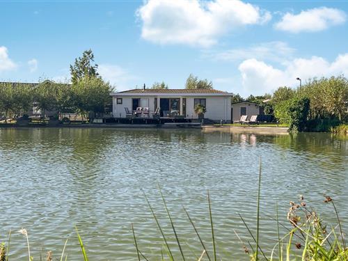 Holiday home - 4 persons -  - Raakeindse Kerkweg 71 / - 5124 RK - Molenschot