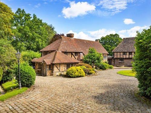 Holiday home - 6 persons -  - RH10 4LE - Crawley Down