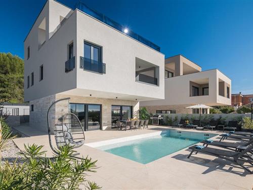 Holiday home - 8 persons -  - Ulica Brace Ceh - 52100 - Pula