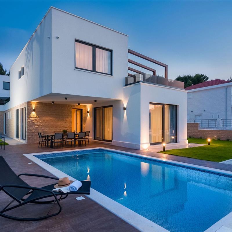 Sommerhus - 12 personer -  - Planikovica VII - 21223 - Okrug Gornji