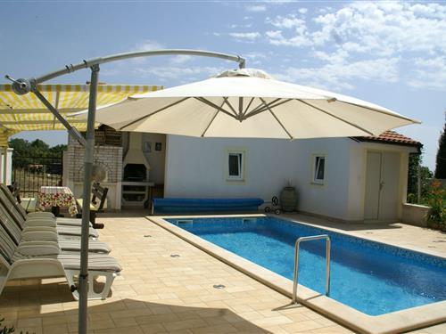 Holiday Home/Apartment - 6 persons -  - 52100 - Vinkuran