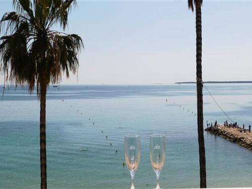 Ferienhaus - 4 Personen -  - 06160 - Juan Les Pins