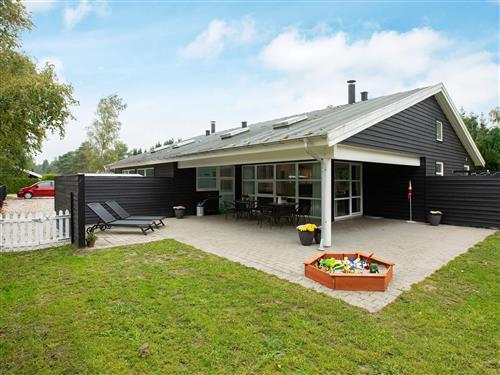 Sommerhus - 12 personer -  - Bæverstien - Marielyst - 4873 - Væggerløse