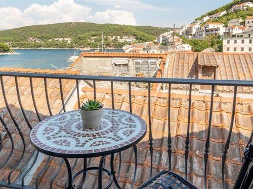 Holiday Home/Apartment - 5 persons -  - 21412 - Pucisca