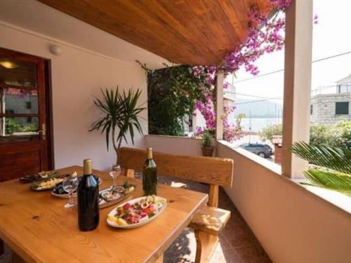 Holiday Home/Apartment - 4 persons -  - 20230 - Ston