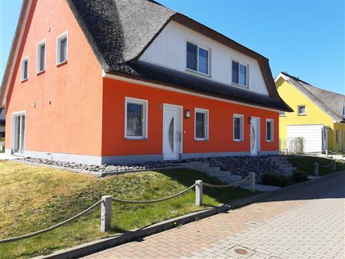 Holiday Home/Apartment - 5 persons -  - Deichallee - 18556 - Breege