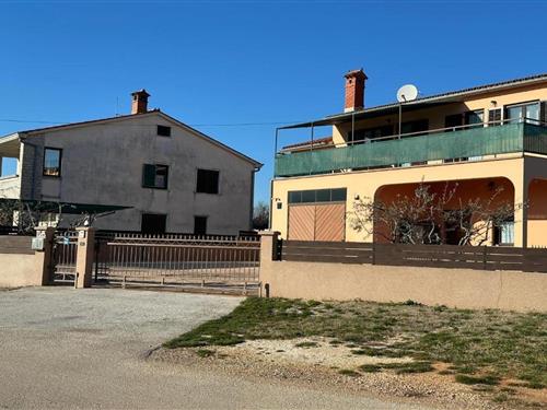 Holiday apartment - 6 persons -  - 52206  - Loborika