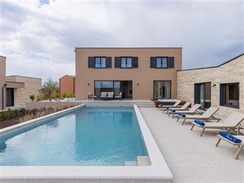 Feriehus - 10 personer -  - Tinjan - 52444