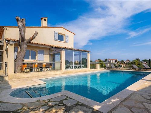 Holiday home - 8 persons -  - Chemin du Collet Rouge - 06700 - Saint-Laurent-Du-Var