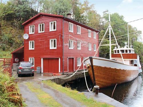 Holiday apartment - 5 persons -  - Teigavegen - Bergsvåg/Lukksund - 5690 - Lundegrend
