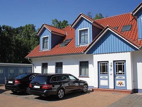 Holiday Home/Apartment - 4 persons -  - Am Bahndamm - 18374 - Zingst