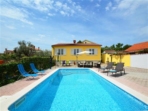 Holiday Home/Apartment - 6 persons -  - Pula - 52100