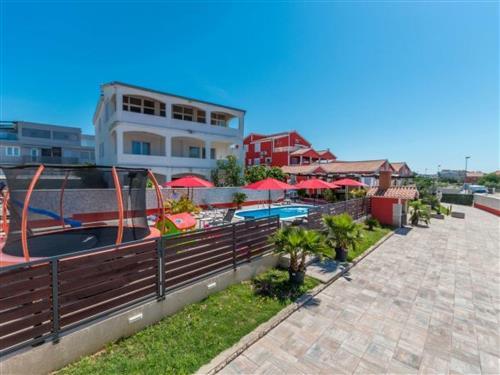 Sommerhus - 16 personer -  - Donje Rastane - 23207