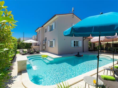 Holiday home - 6 persons -  - Pula - 52100
