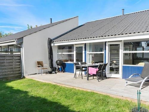 Holiday Home/Apartment - 4 persons -  - Nørrevang - Marielyst - 4873 - Væggerløse