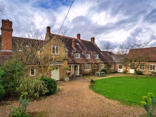 Holiday home - 16 persons -  - BA9 8BU - Bratton Seymour