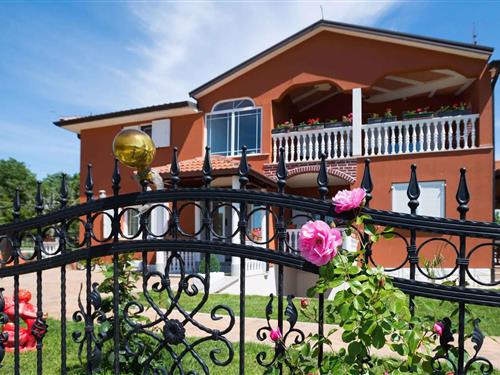 Holiday Home/Apartment - 5 persons -  - 52470 - Umag