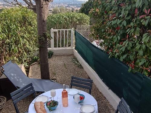 Holiday Home/Apartment - 2 persons -  - Six Fours - 83140