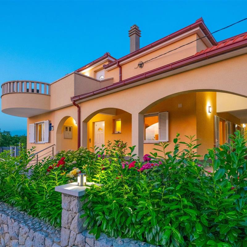 Sommerhus - 10 personer -  - Katuni - 21250