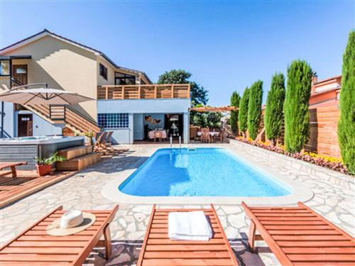 Holiday home - 12 persons -  - Pula - 52206