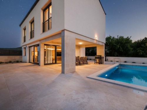 Holiday home - 8 persons -  - Vrani - 51516 - Vrbnik