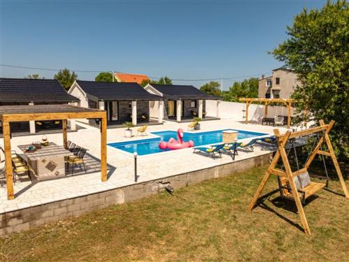 Holiday home - 9 persons -  - Pristeg - 23420
