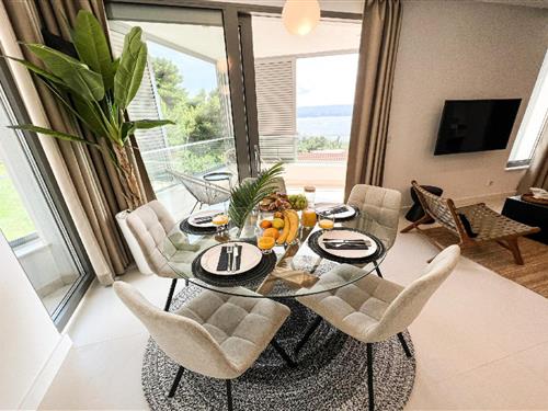 Villa - 4 personer -  - 21310 - Dalmatinska Županija