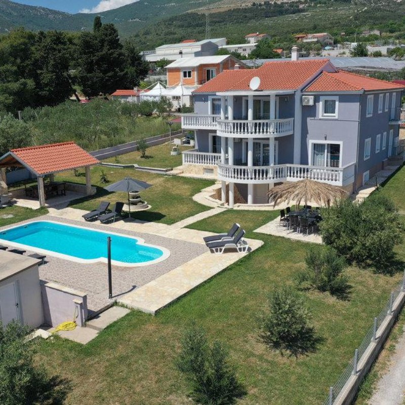 Sommerhus - 15 personer -  - Bufaline V. - Trogir-Kastel Novi - 21217 - Kastel Novi