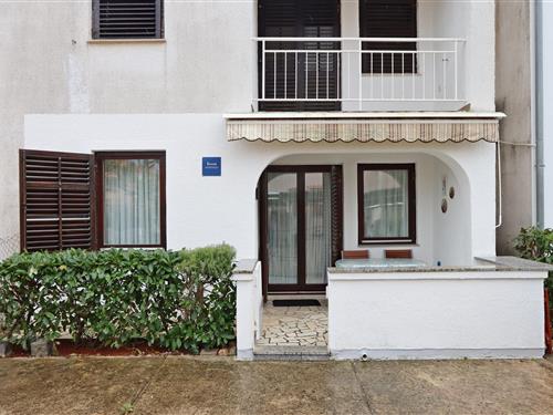 Holiday Home/Apartment - 5 persons -  - Vantacici - 51511 - Vantacici