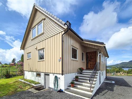 Sommerhus - 8 personer -  - Årvikvegen - Vikebygd/Vindafjord - 5568 - Vikebygd