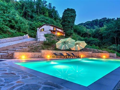 Villa - 8 personer -  - 55023 - Borgo A Mozzano