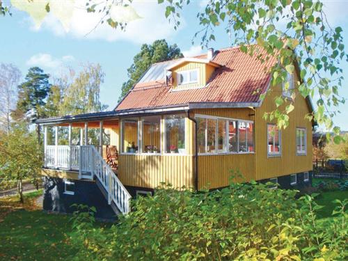 Holiday home - 6 persons -  - Skogsbacken - 163 54 - Spånga